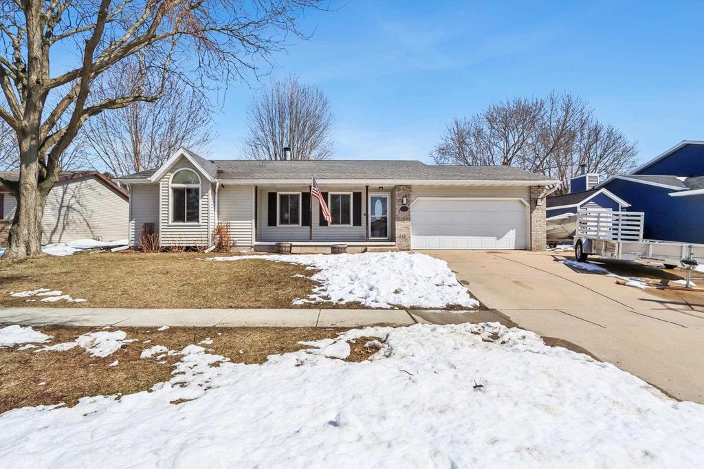 Photo of 1008 Eric LANE, Waunakee, WI 53597 (MLS # 2018922)