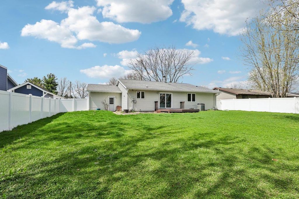 Photo of 1008 Eric LANE, Waunakee, WI 53597 (MLS # 2018922)