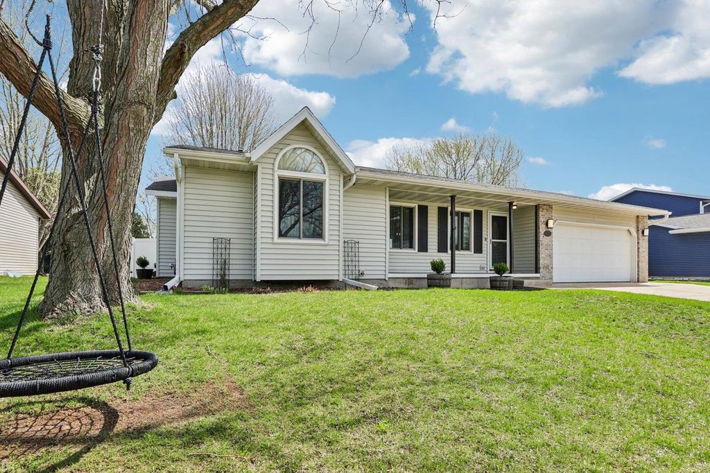 Photo of 1008 Eric LANE, Waunakee, WI 53597 (MLS # 2018922)