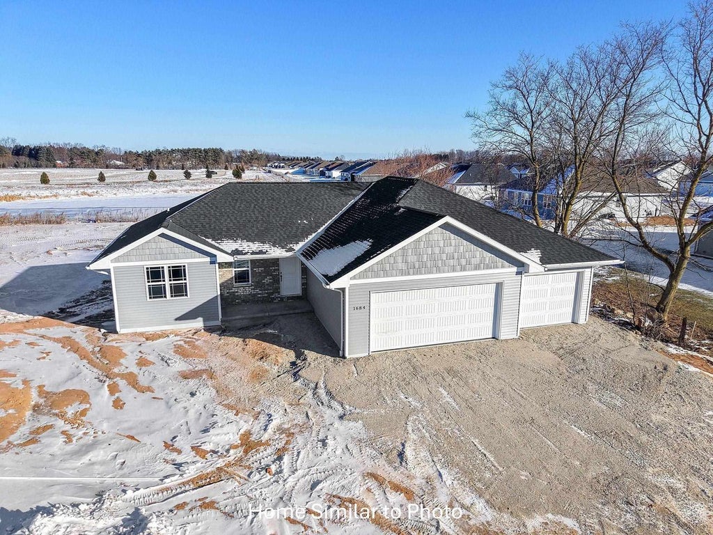 Photo of 1266 Putnam DRIVE, Pulaski, WI 54162 (MLS # 50328471)