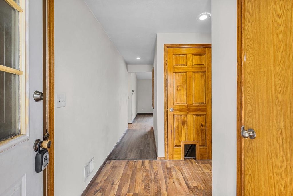 Photo of 1241 Briarwood DRIVE, Menasha, WI 54952 (MLS # 50318722)