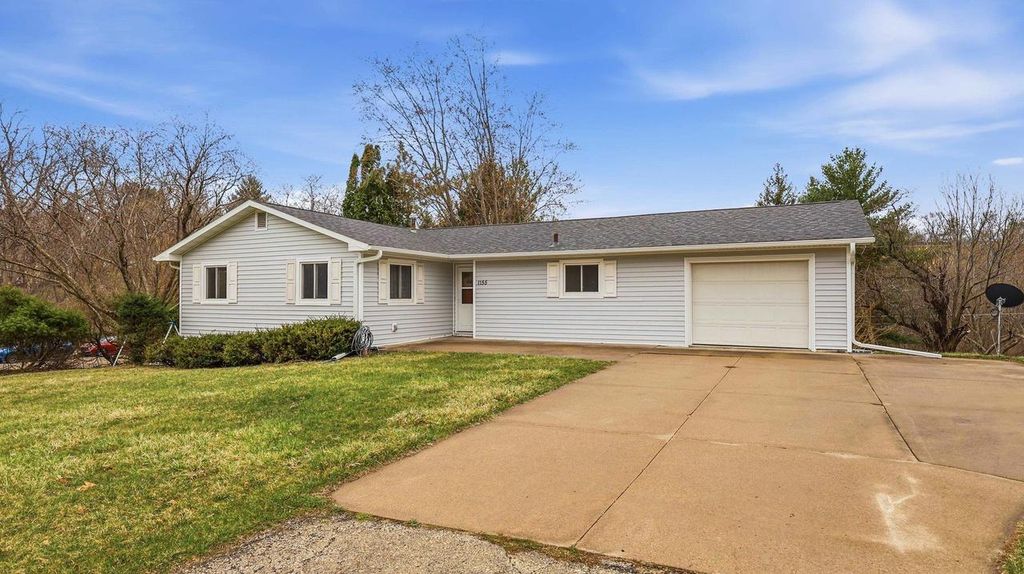 Photo of 1155 Sunset DRIVE, Platteville, WI 53818 (MLS # 2020086)