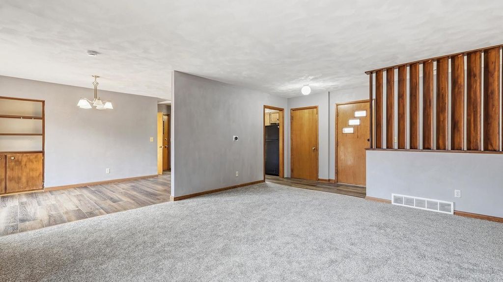 Photo of 1155 Sunset DRIVE, Platteville, WI 53818 (MLS # 2020086)