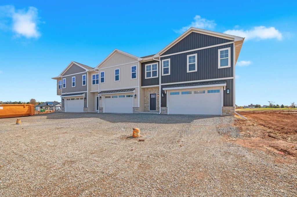 Photo of 1853 London ROAD, Green Bay, WI 54311 (MLS # 50331841)