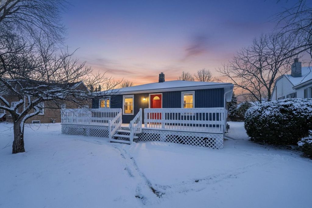 Photo of 1401 Meadowbrook BOULEVARD, Mount Pleasant, WI 53405 (MLS # 1947709)