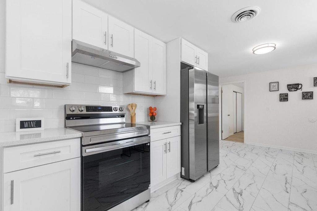 Photo of 1401 Meadowbrook BOULEVARD, Mount Pleasant, WI 53405 (MLS # 1947709)