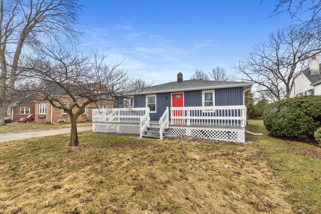 Photo of 1401 Meadowbrook BOULEVARD, Mount Pleasant, WI 53405 (MLS # 1947709)