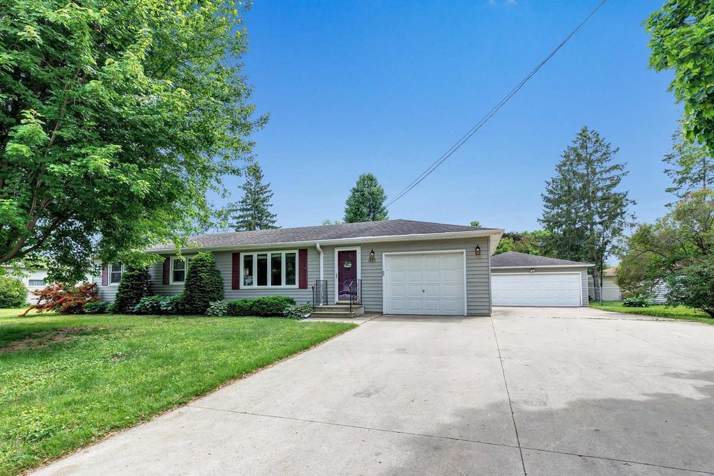 Photo of 1863 Lenwood AVENUE, Green Bay, WI 54303 (MLS # 50327384)