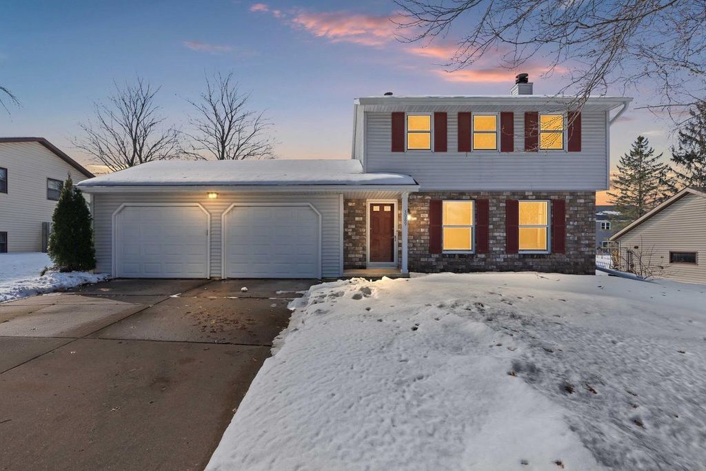 Photo of 3089 Ferndale DRIVE, Green Bay, WI 54313 (MLS # 50322756)