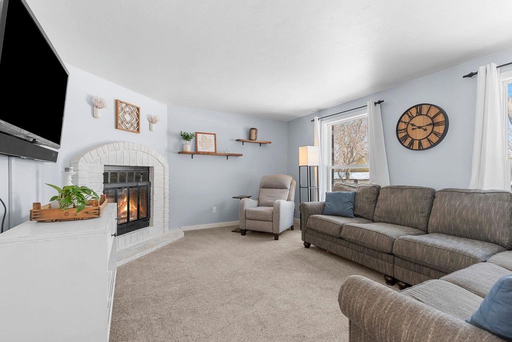 Photo of 3089 Ferndale DRIVE, Green Bay, WI 54313 (MLS # 50322756)