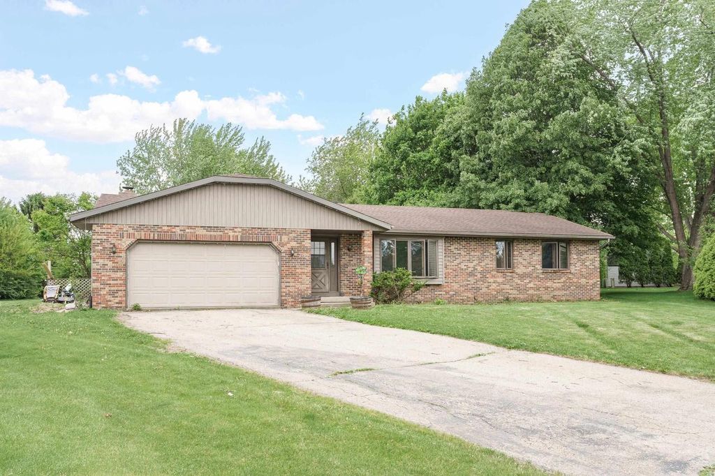Photo of 704 Meadow COURT, Deforest, WI 53532 (MLS # 2022689)
