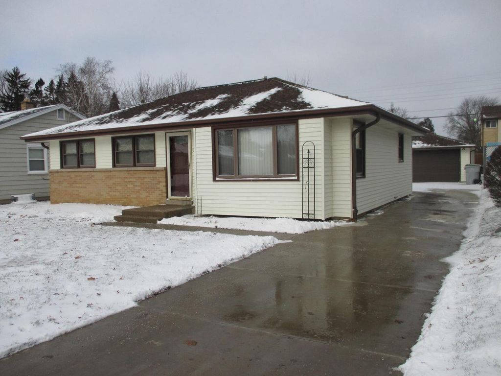 Photo of 3822 W Rochelle AVENUE, Milwaukee, WI 53209 (MLS # 1945791)