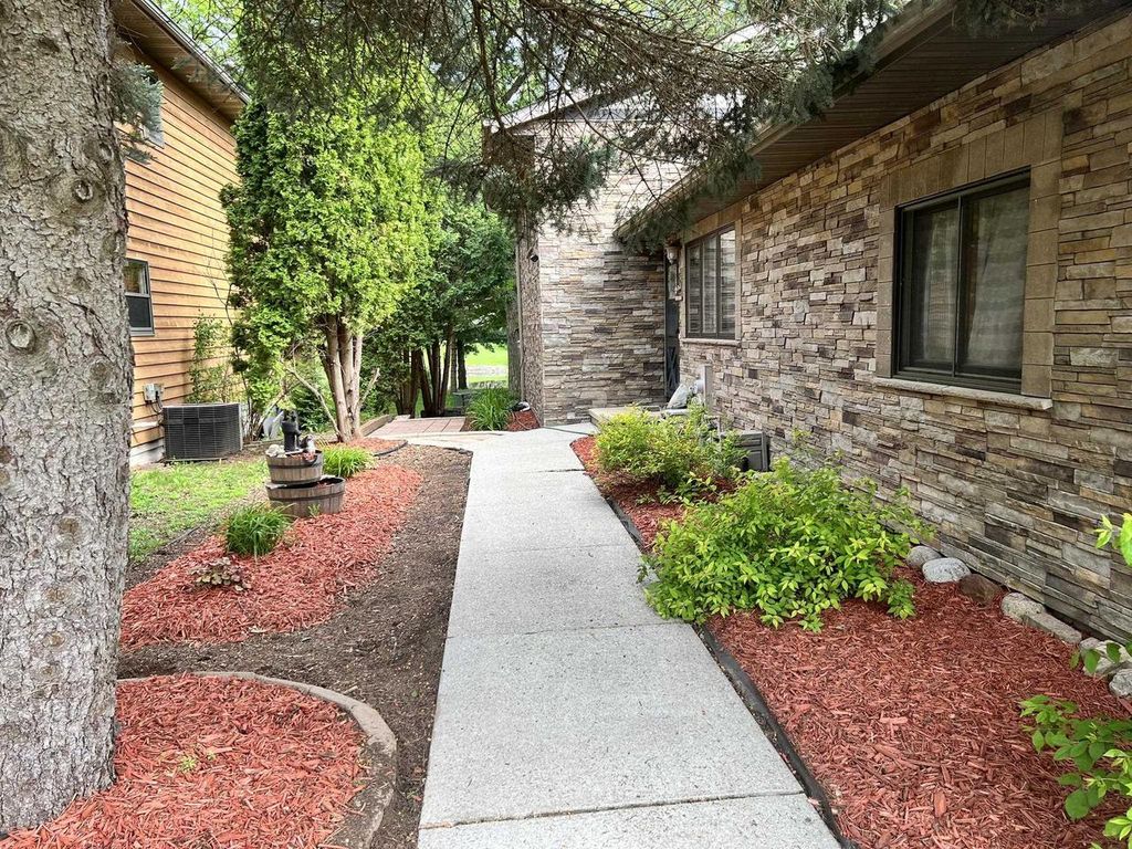 Photo of 1159 Elmhurst LANE, Oshkosh, WI 54904 (MLS # 50328897)