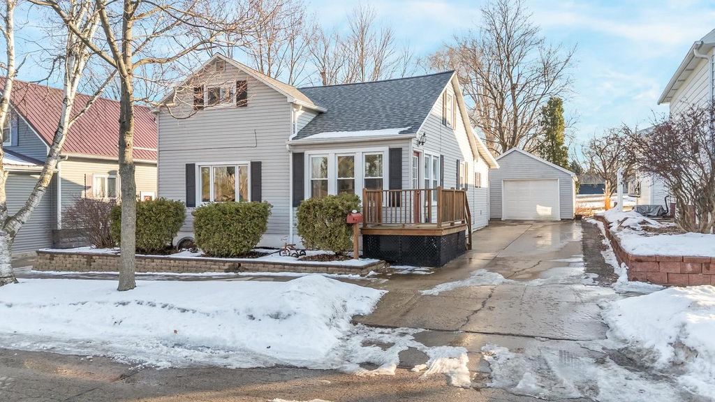 Photo of 624 E Quincy STREET, New London, WI 54961 (MLS # 50321166)