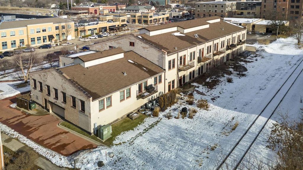 Photo of 7777 Elmwood AVENUE #210, Middleton, WI 53562 (MLS # 2014053)