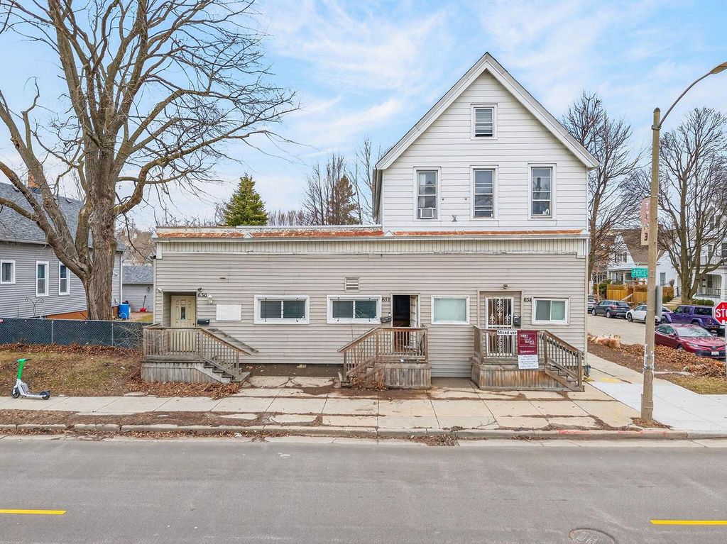 Photo of 630 E Locust St 628-634 STREET, Milwaukee, WI 53212 (MLS # 1959064)