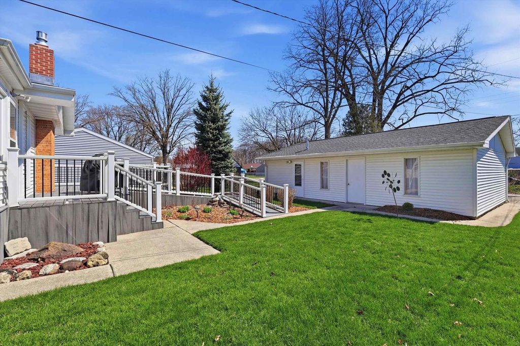 Photo of 914 Neville AVENUE, Green Bay, WI 54303 (MLS # 50324243)