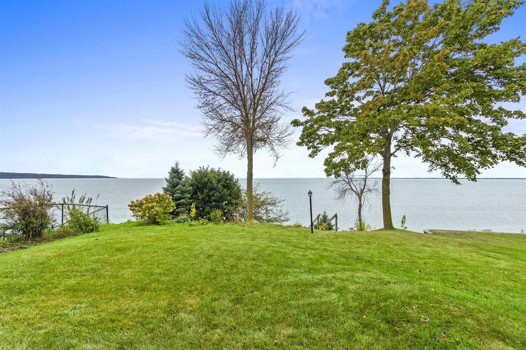 Photo of W5565 Firelane 12 ROAD, Menasha, WI 54952 (MLS # 2010964)