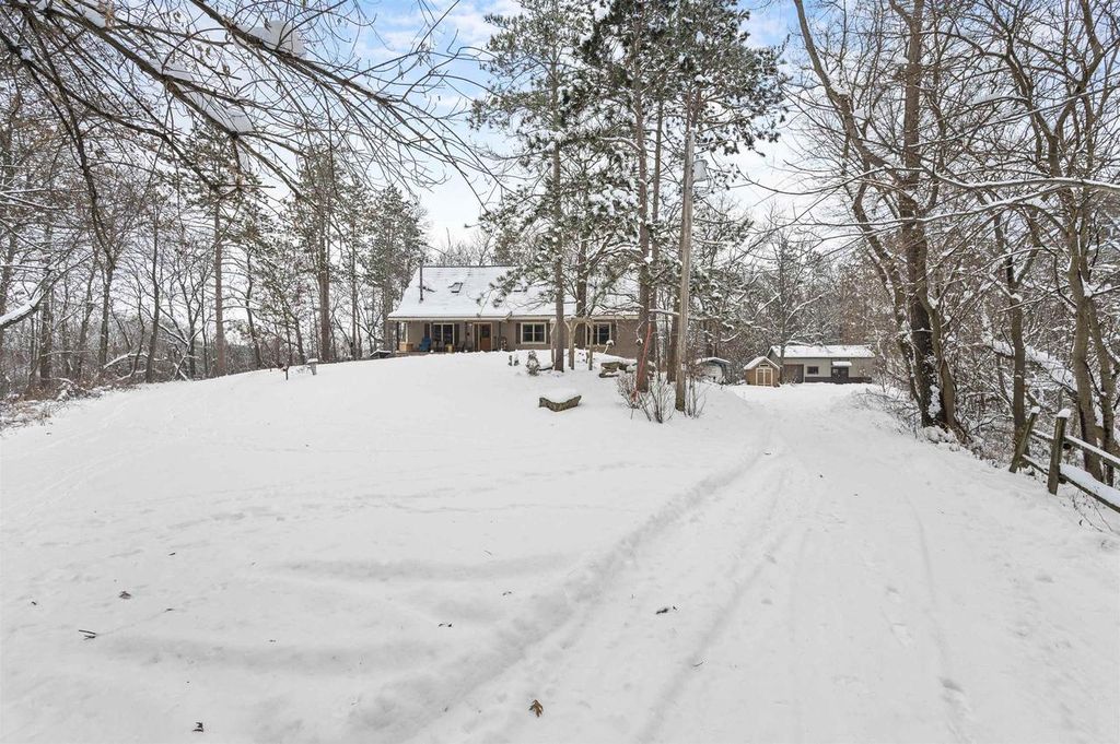 Photo of 2829 Evergreen DRIVE, Cambridge, WI 53523 (MLS # 2013335)