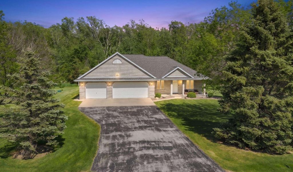Photo of 5543 River Oaks DRIVE, De Pere, WI 54115 (MLS # 50326337)