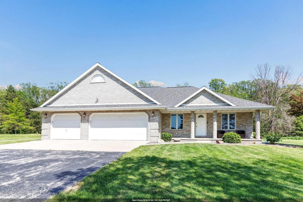 Photo of 5543 River Oaks DRIVE, De Pere, WI 54115 (MLS # 50326337)