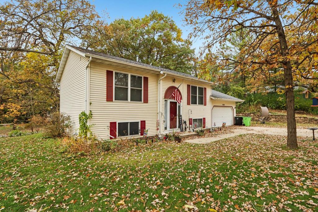Photo of 4504 Sunset ROAD, Waterford, WI 53185 (MLS # 1945045)