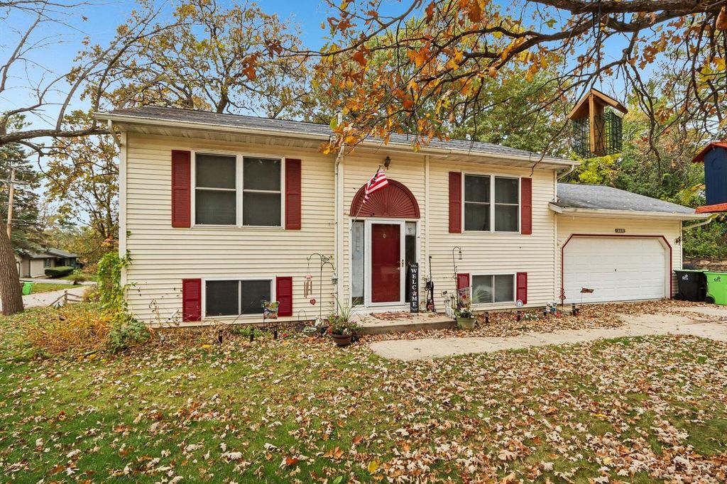 Photo of 4504 Sunset ROAD, Waterford, WI 53185 (MLS # 1945045)