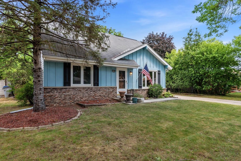 Photo of 10404 W Darnel AVENUE, Milwaukee, WI 53224 (MLS # 1982082)