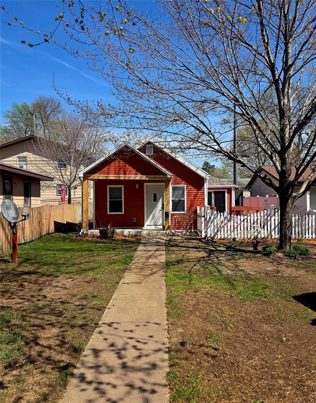 Photo of 1237 East AVENUE, La Crosse, WI 54601 (MLS # 1600261)