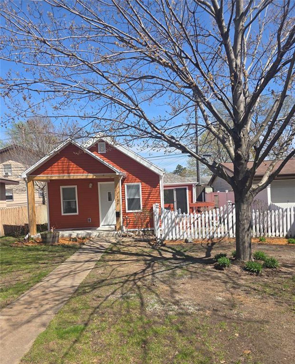 Photo of 1237 East AVENUE, La Crosse, WI 54601 (MLS # 1600261)