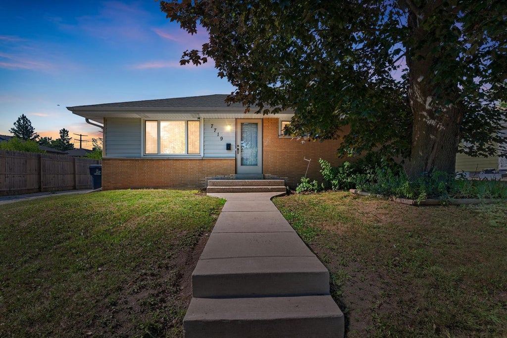 Photo of 7719 W Winfield AVENUE, Milwaukee, WI 53218 (MLS # 1981709)
