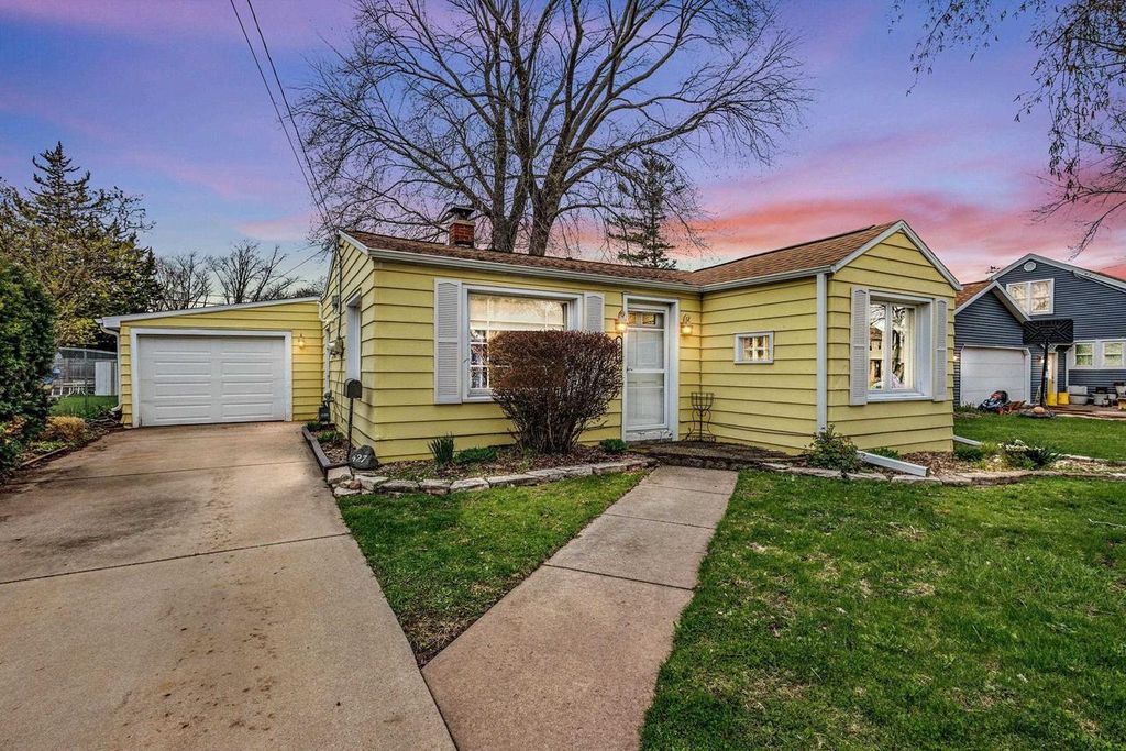 Photo of 427 N Lark STREET, Oshkosh, WI 54902 (MLS # 50324659)