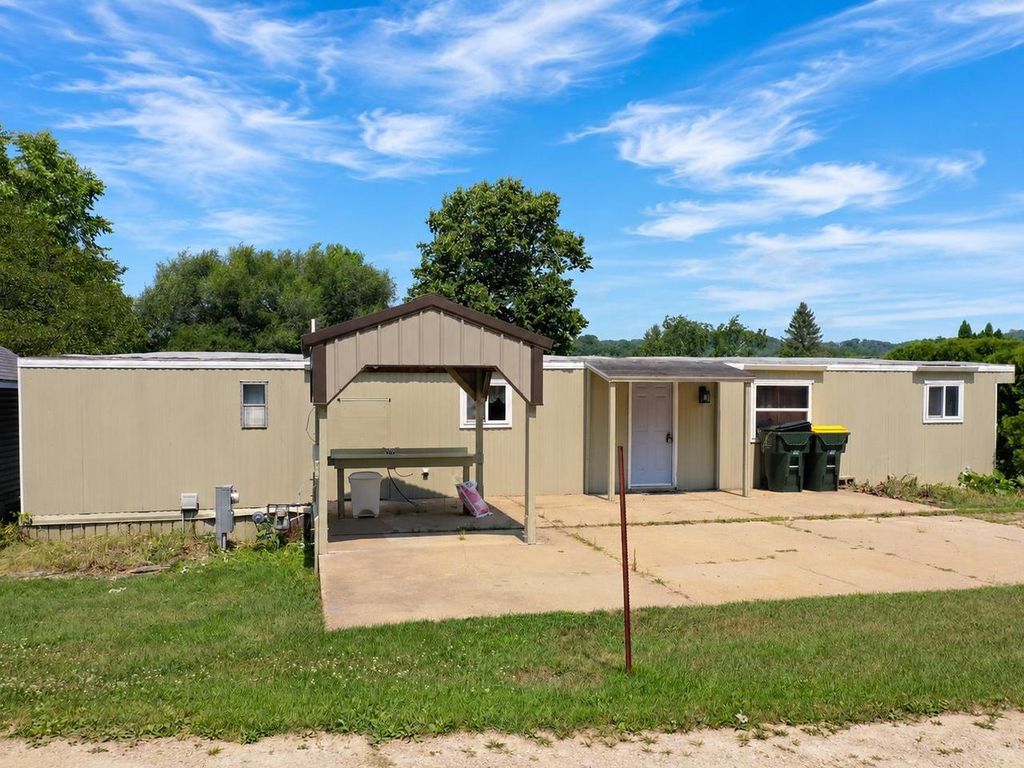 Photo of 29082 Pine Crest CIRCLE, Lone Rock, WI 53556 (MLS # 2029060)