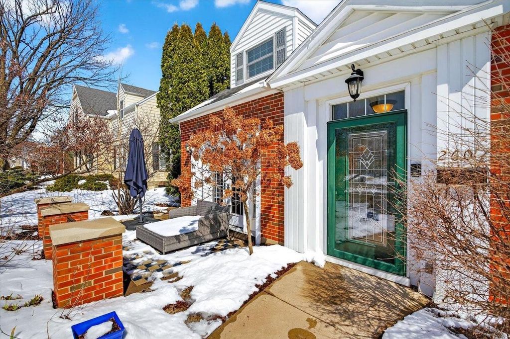 Photo of 260 Kensington DRIVE, Madison, WI 53704 (MLS # 2019375)