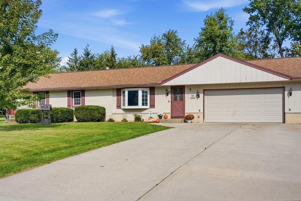 Photo of N65W28506 Fairlane DRIVE, Hartland, WI 53029 (MLS # 1982606)