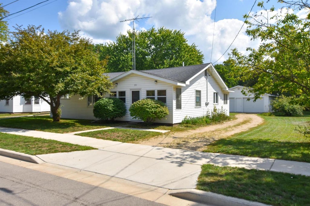 Photo of 351 S Waupaca STREET, Wautoma, WI 54982 (MLS # 50331827)