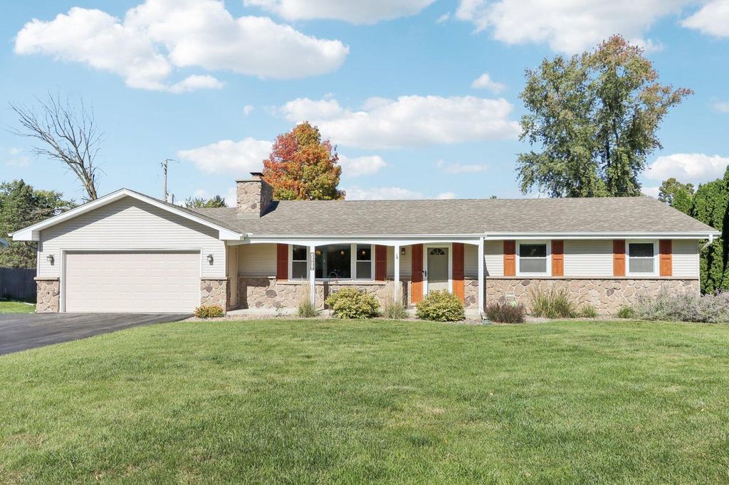Photo of N98W15894 Concord ROAD, Germantown, WI 53022 (MLS # 1938699)