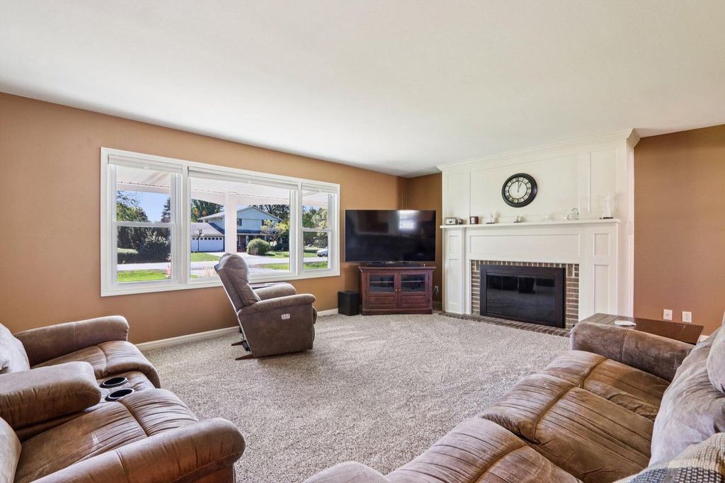 Photo of N98W15894 Concord ROAD, Germantown, WI 53022 (MLS # 1938699)