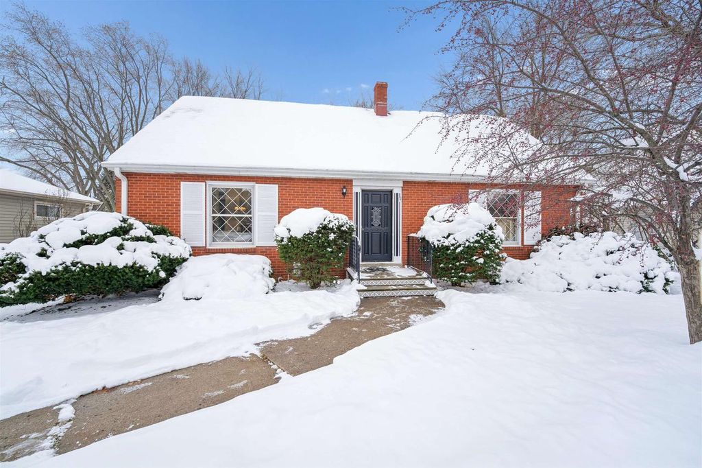 Photo of 813 E Grant STREET, Appleton, WI 54911 (MLS # 50318278)