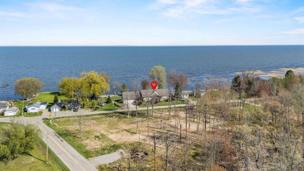 Photo of 4882 S Bayshore LANE, Oconto, WI 54153 (MLS # 50320986)