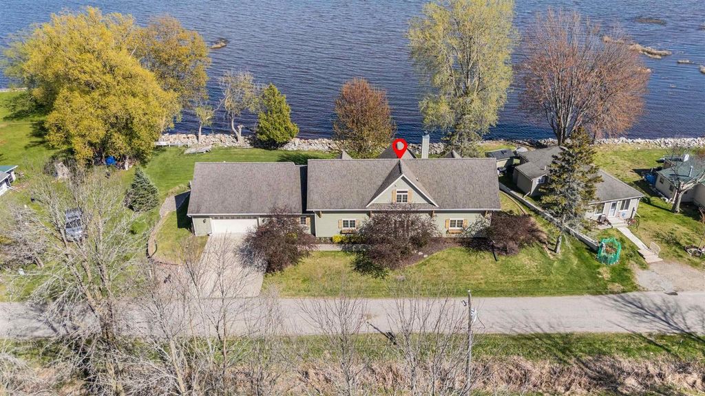 Photo of 4882 S Bayshore LANE, Oconto, WI 54153 (MLS # 50320986)