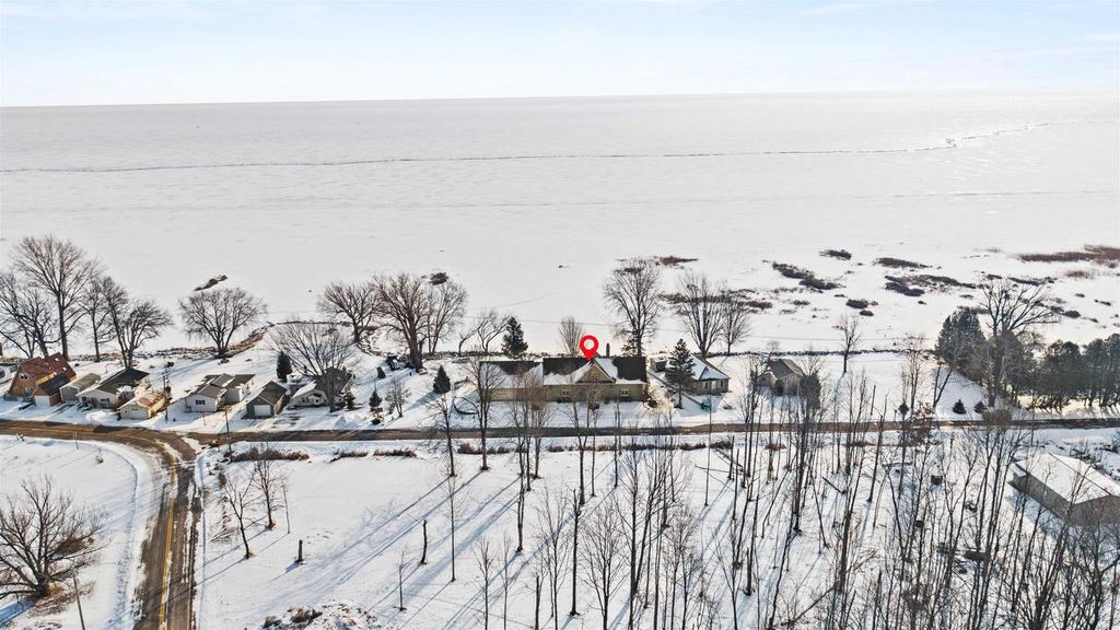 Photo of 4882 S Bayshore LANE, Oconto, WI 54153 (MLS # 50320986)