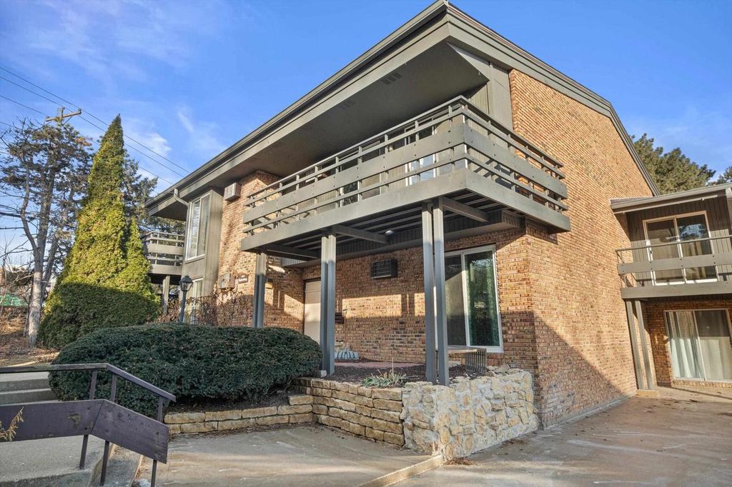 Photo of 6251 Charing Cross LANE #E-5, Middleton, WI 53562 (MLS # 2015138)