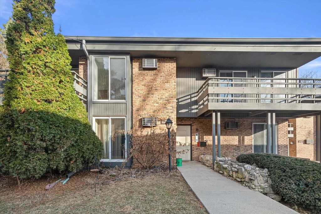 Photo of 6251 Charing Cross LANE #E-5, Middleton, WI 53562 (MLS # 2015138)