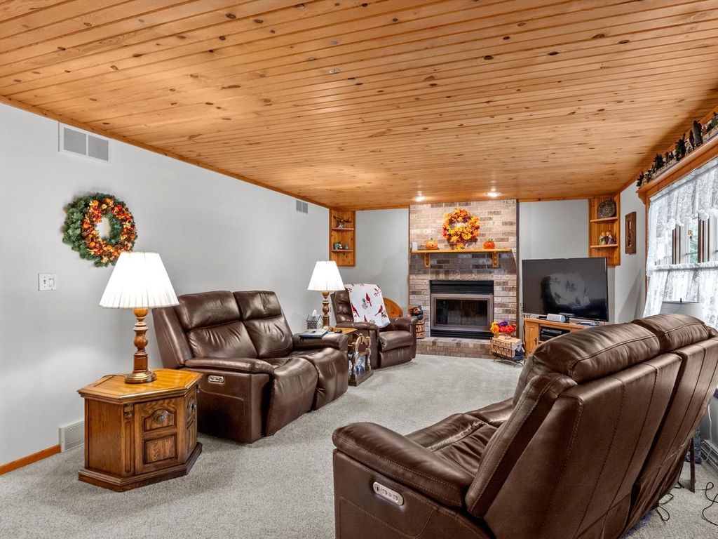 Photo of 501 River Bluff DRIVE, Manitowoc, WI 54220 (MLS # 1939590)