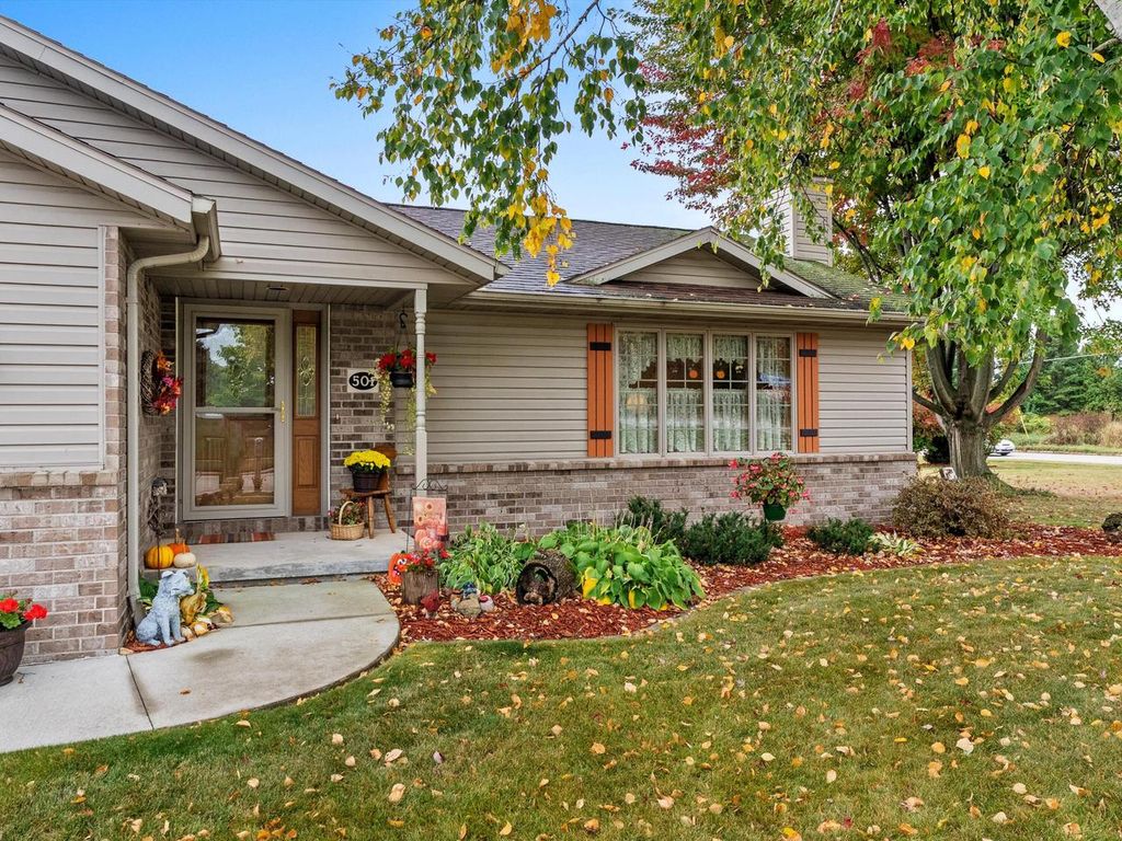 Photo of 501 River Bluff DRIVE, Manitowoc, WI 54220 (MLS # 1939590)