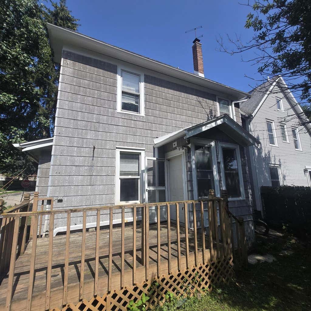 Photo of 2833 S Wentworth AVENUE, Milwaukee, WI 53207 (MLS # 1977165)