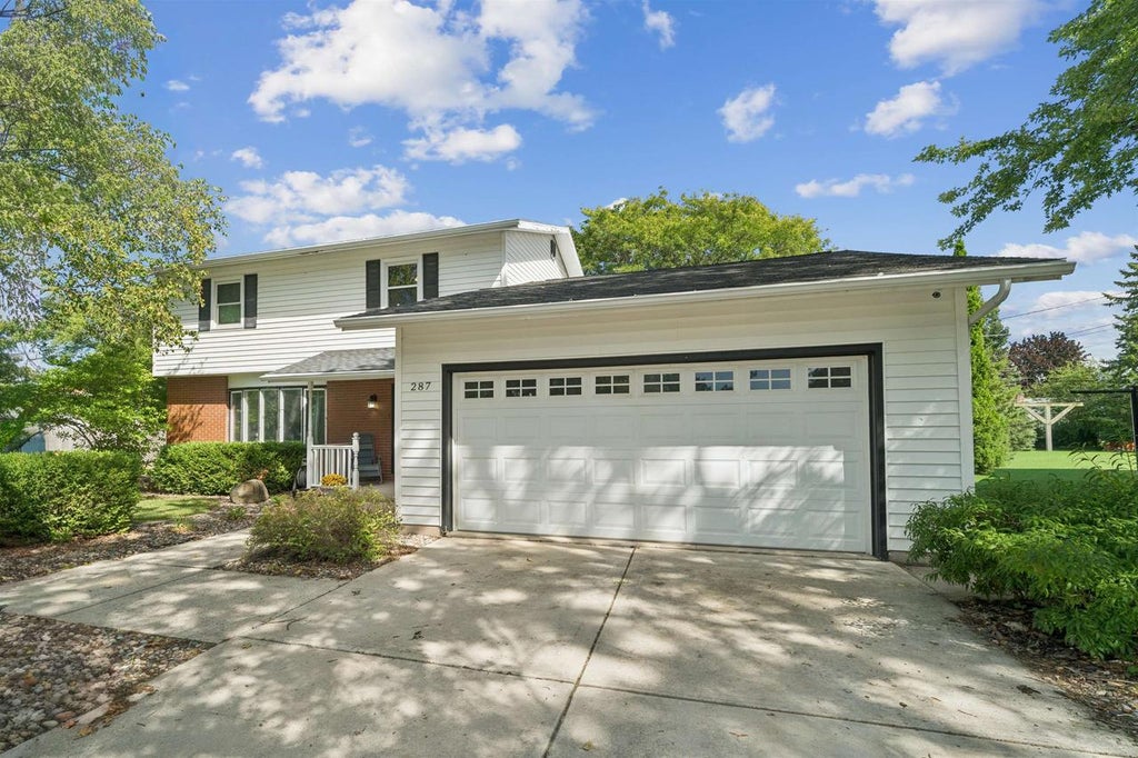 Photo of 287 Hillcrest LANE, Fond Du Lac, WI 54935 (MLS # 50332610)