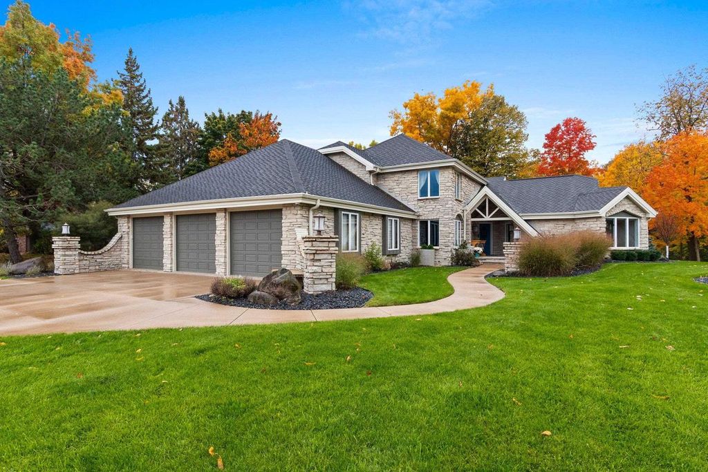 Photo of 133 S Pine COURT, Appleton, WI 54914 (MLS # 50317248)