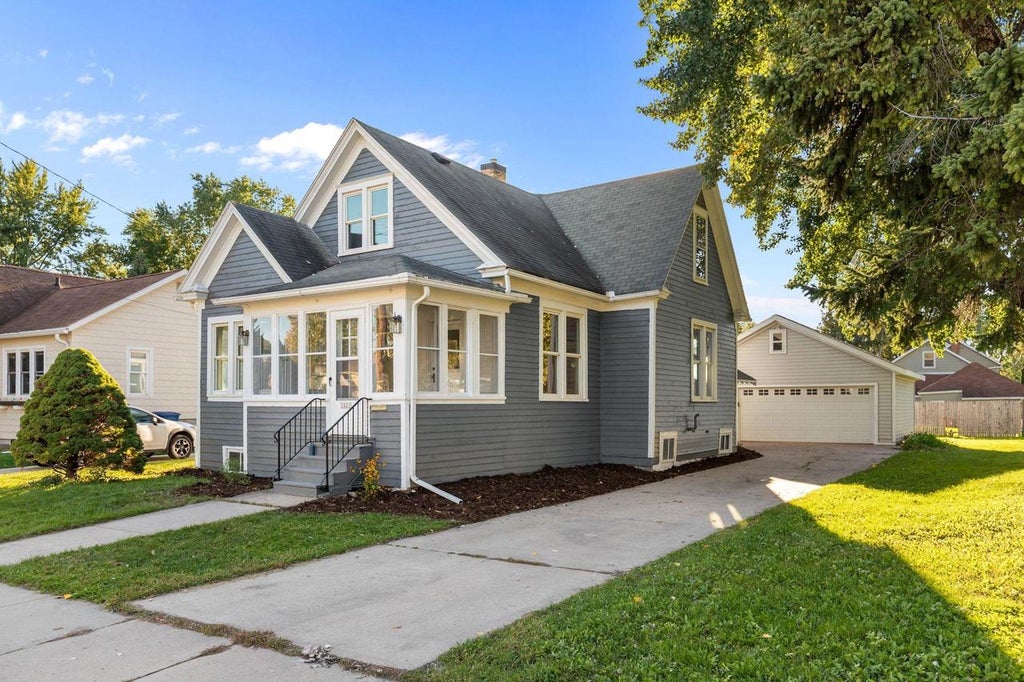 Photo of 1021 Eastman STREET, Oshkosh, WI 54901 (MLS # 50333878)
